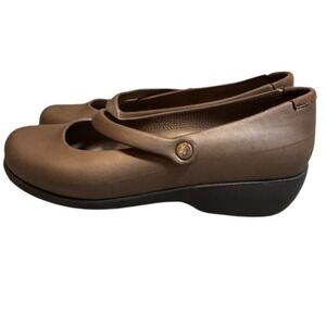 Crocs Size‎ 9 Croslite Work Flat Mary Jane's Brown Comfort Slip Resistant